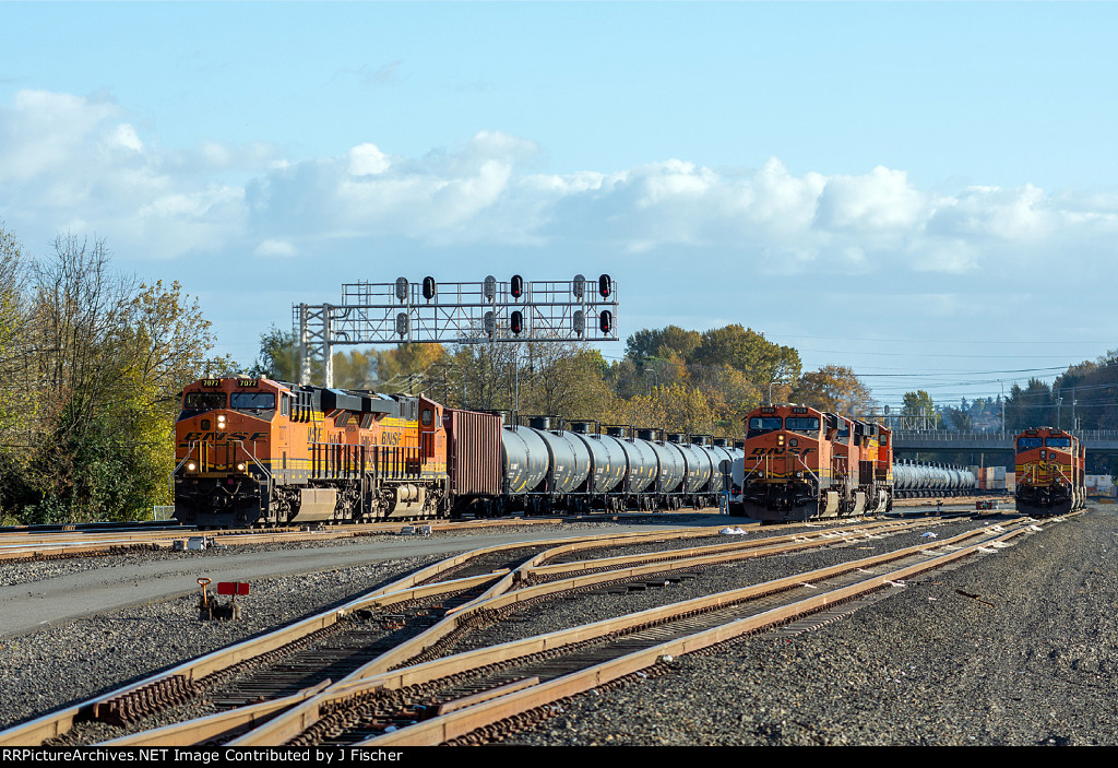 BNSF 7077